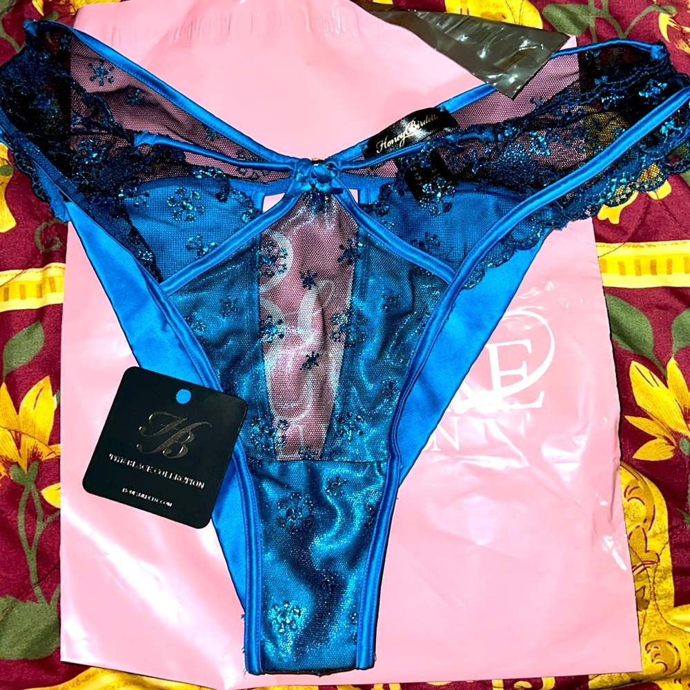 Hold .. Sassy k Brief